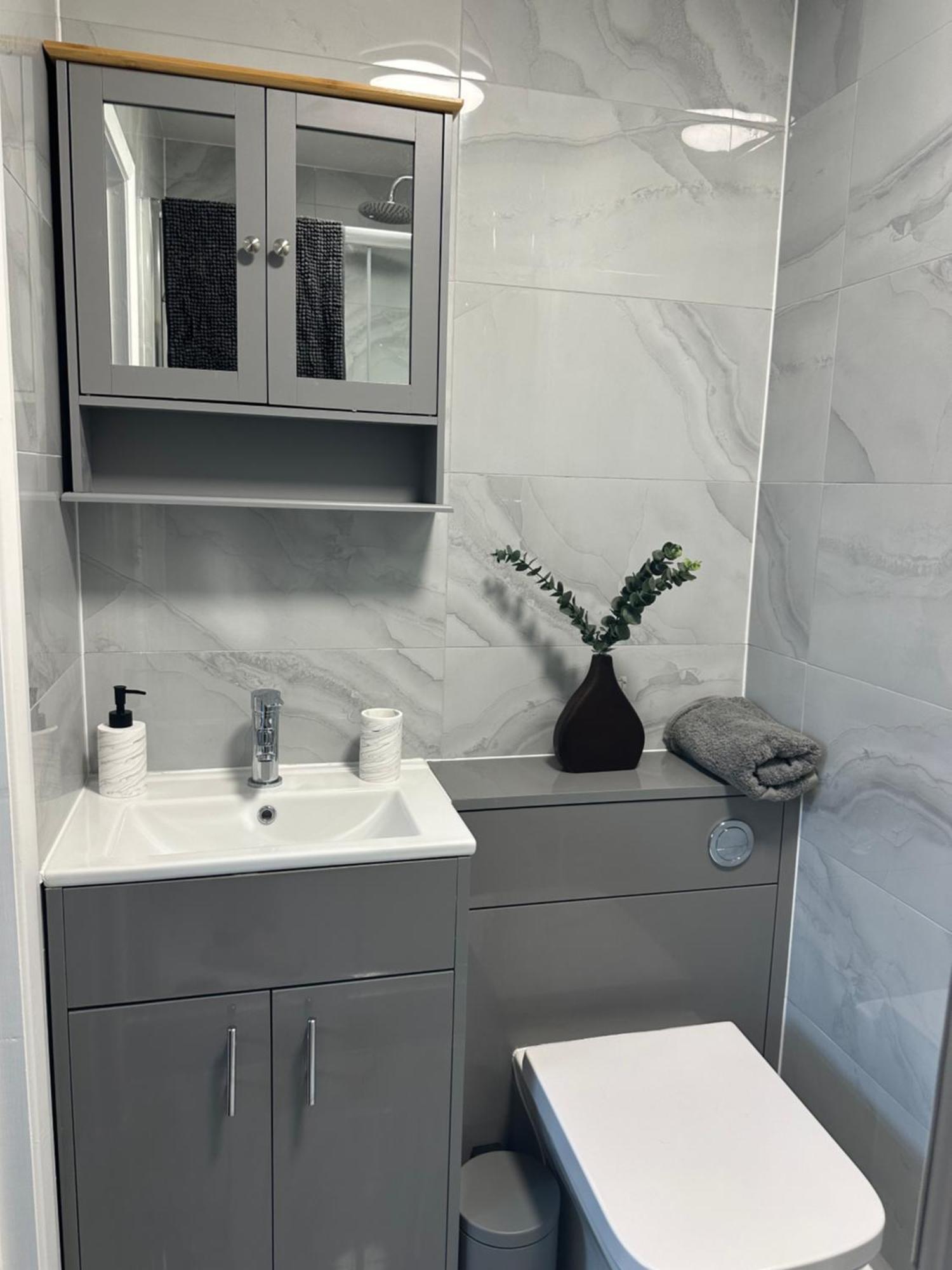 New Apartment 2 Brentford Bagian luar foto